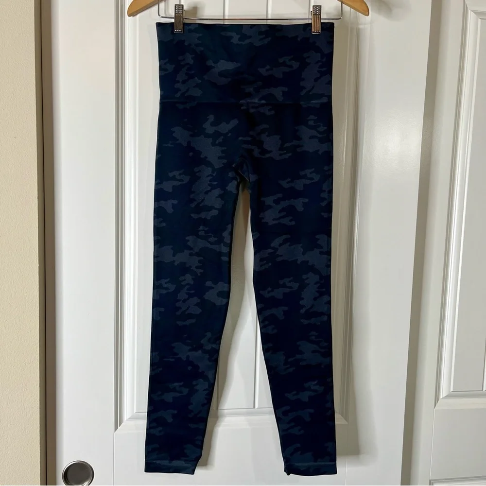Spanx Look At Me Now Seamless Black Camo Print Leggings Womens Size Large Casual